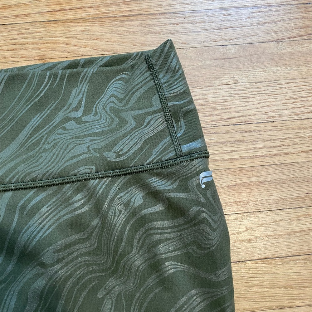 Fabletics Powerhold Olive Green Marble Swirl Print Crop Leggings Women XLarge XL - Picture 3 of 7